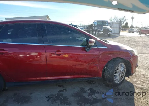 2013 Ford Focus Titanium z USA, uszkodzony, nr VIN 1FADP3J23DL175738